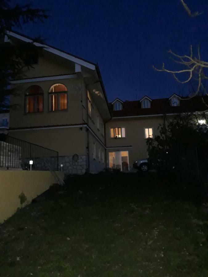 Villa Immersa Nel Verde LʼAquila Екстериор снимка